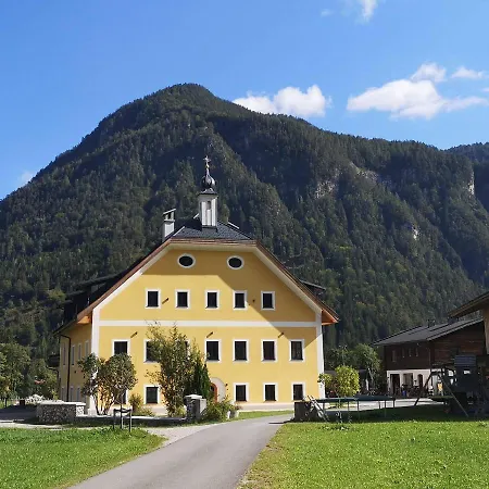 Pfarrhofbauer *